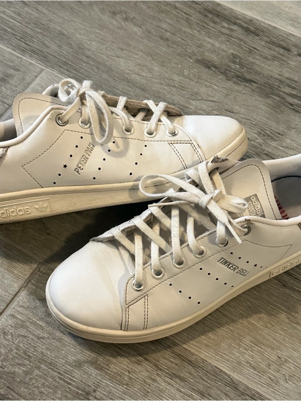Adidas Stan Smith Peter Pan
Tinker Bell Disney Womens Size 5
Shoes White Leather